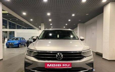 Volkswagen Tiguan II, 2021 год, 2 820 000 рублей, 8 фотография