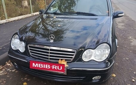 Mercedes-Benz C-Класс, 2004 год, 600 000 рублей, 3 фотография