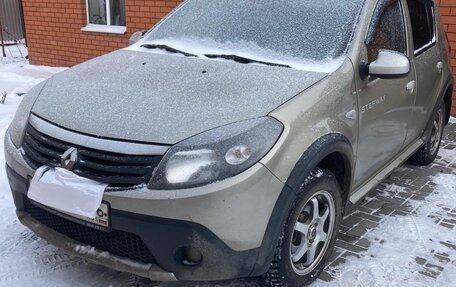 Renault Sandero I, 2013 год, 850 000 рублей, 2 фотография