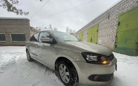 Volkswagen Polo VI (EU Market), 2011 год, 570 000 рублей, 2 фотография