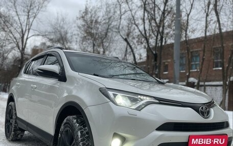 Toyota RAV4, 2017 год, 3 000 000 рублей, 3 фотография