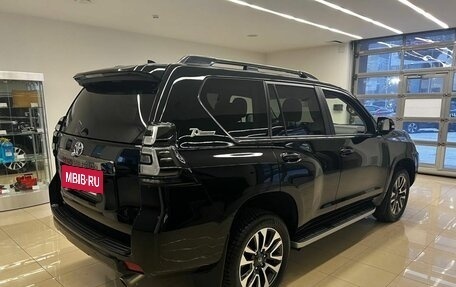 Toyota Land Cruiser Prado 150 рестайлинг 2, 2022 год, 8 700 000 рублей, 3 фотография