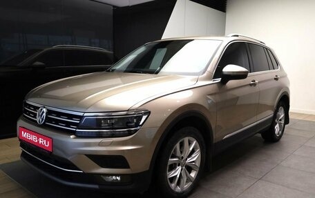 Volkswagen Tiguan II, 2018 год, 3 079 000 рублей, 1 фотография