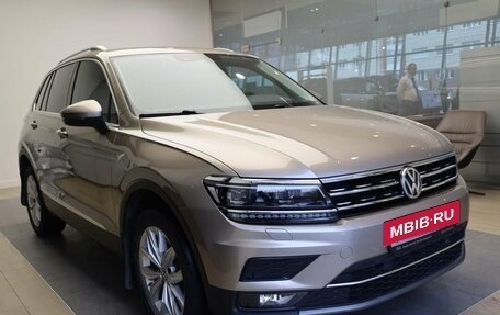 Volkswagen Tiguan II, 2018 год, 3 079 000 рублей, 3 фотография