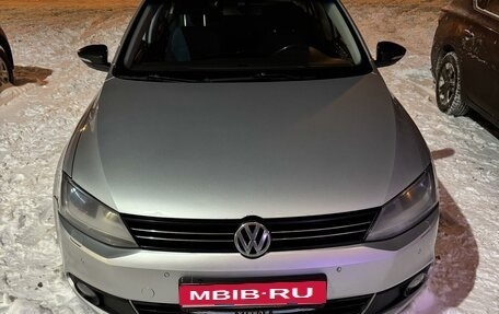 Volkswagen Jetta VI, 2013 год, 850 000 рублей, 1 фотография