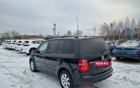 Volkswagen Touran III, 2010 год, 790 000 рублей, 2 фотография