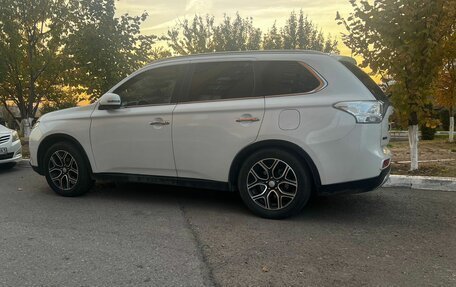 Mitsubishi Outlander III рестайлинг 3, 2014 год, 1 790 000 рублей, 6 фотография