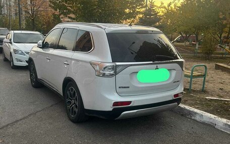 Mitsubishi Outlander III рестайлинг 3, 2014 год, 1 790 000 рублей, 3 фотография