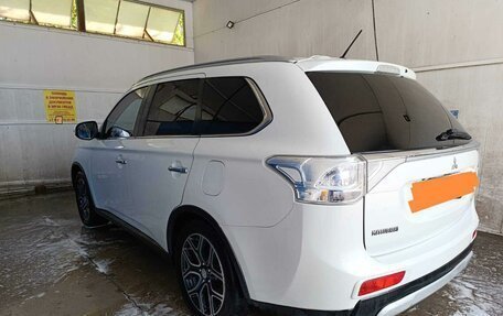 Mitsubishi Outlander III рестайлинг 3, 2014 год, 1 790 000 рублей, 8 фотография