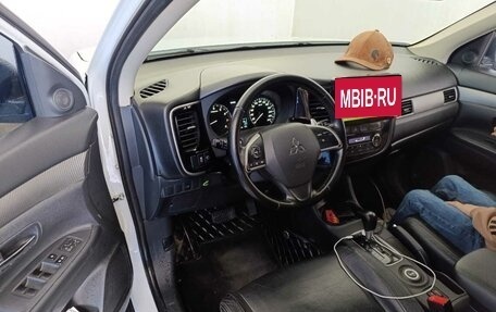 Mitsubishi Outlander III рестайлинг 3, 2014 год, 1 790 000 рублей, 2 фотография