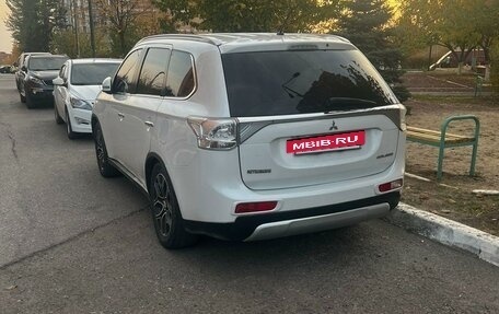 Mitsubishi Outlander III рестайлинг 3, 2014 год, 1 790 000 рублей, 14 фотография