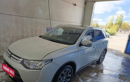 Mitsubishi Outlander III рестайлинг 3, 2014 год, 1 790 000 рублей, 15 фотография