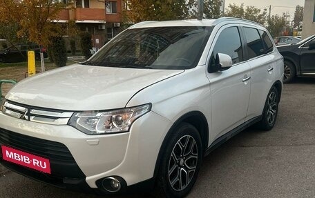 Mitsubishi Outlander III рестайлинг 3, 2014 год, 1 790 000 рублей, 16 фотография