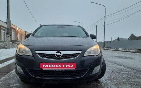 Opel Astra J, 2011 год, 750 700 рублей, 2 фотография