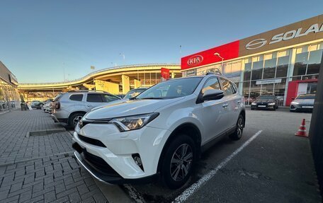 Toyota RAV4, 2017 год, 3 200 000 рублей, 2 фотография