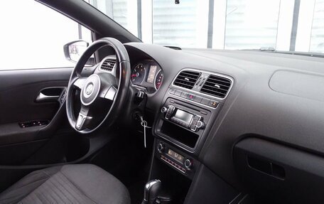 Volkswagen Polo VI (EU Market), 2012 год, 600 000 рублей, 2 фотография