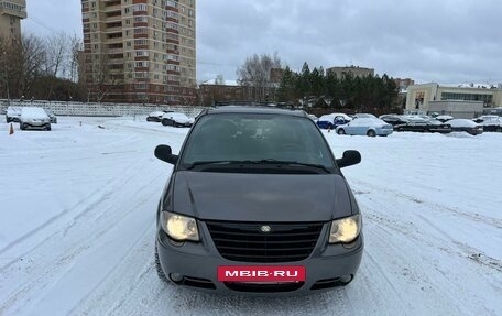 Chrysler Voyager IV, 2004 год, 800 000 рублей, 2 фотография