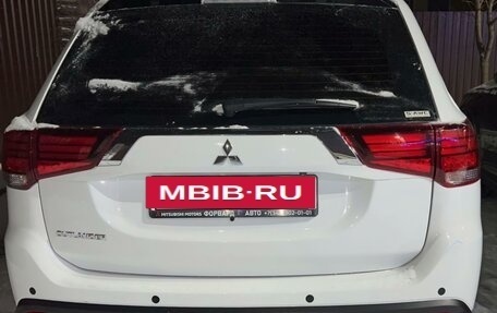 Mitsubishi Outlander III рестайлинг 3, 2022 год, 3 990 000 рублей, 5 фотография