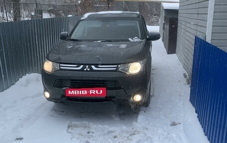 Mitsubishi Outlander III рестайлинг 3, 2013 год, 1 350 000 рублей, 5 фотография