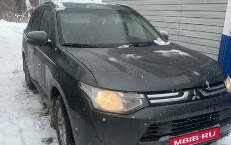 Mitsubishi Outlander III рестайлинг 3, 2013 год, 1 350 000 рублей, 4 фотография