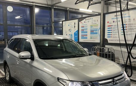 Mitsubishi Outlander III рестайлинг 3, 2014 год, 1 400 000 рублей, 12 фотография