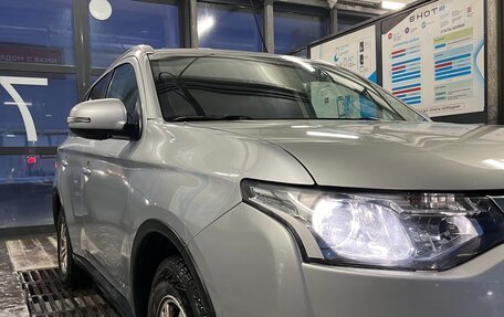 Mitsubishi Outlander III рестайлинг 3, 2014 год, 1 400 000 рублей, 13 фотография