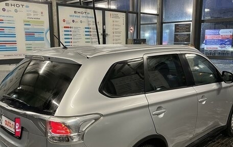 Mitsubishi Outlander III рестайлинг 3, 2014 год, 1 400 000 рублей, 9 фотография