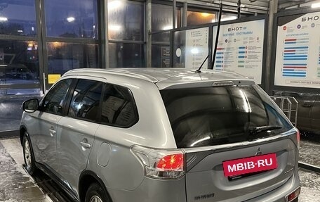 Mitsubishi Outlander III рестайлинг 3, 2014 год, 1 400 000 рублей, 7 фотография