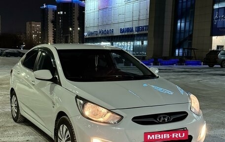 Hyundai Solaris II рестайлинг, 2013 год, 990 000 рублей, 2 фотография