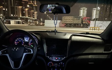 Hyundai Solaris II рестайлинг, 2013 год, 990 000 рублей, 9 фотография