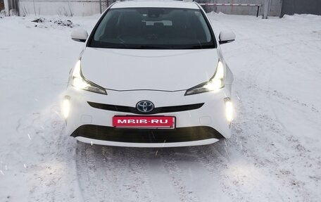 Toyota Prius IV XW50, 2019 год, 2 000 050 рублей, 10 фотография