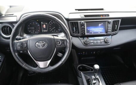 Toyota RAV4, 2017 год, 1 980 000 рублей, 7 фотография