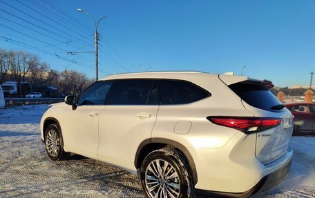 Toyota Highlander, 2024 год, 6 000 000 рублей, 4 фотография