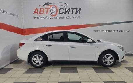 Chevrolet Cruze II, 2010 год, 671 000 рублей, 8 фотография