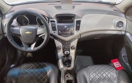 Chevrolet Cruze II, 2010 год, 671 000 рублей, 9 фотография