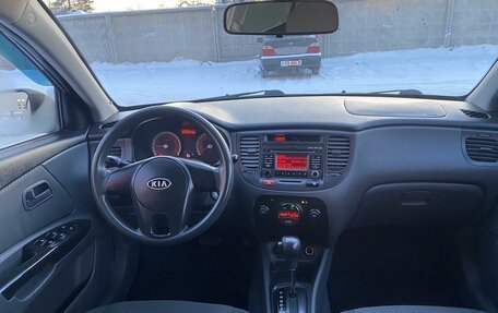 KIA Rio II, 2011 год, 11 фотография