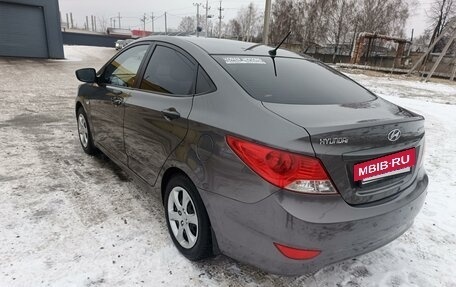 Hyundai Solaris II рестайлинг, 2011 год, 700 000 рублей, 11 фотография