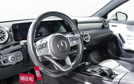 Mercedes-Benz A-Класс, 2018 год, 2 950 000 рублей, 14 фотография