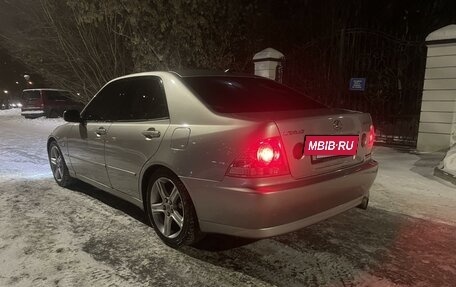 Lexus IS II рестайлинг 2, 2002 год, 800 000 рублей, 3 фотография