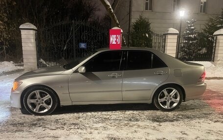 Lexus IS II рестайлинг 2, 2002 год, 800 000 рублей, 2 фотография