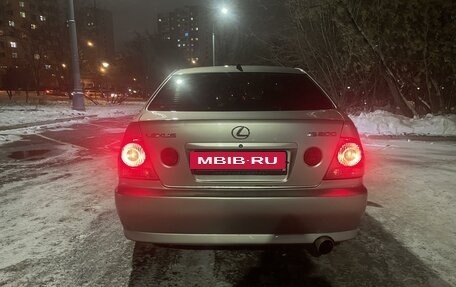 Lexus IS II рестайлинг 2, 2002 год, 800 000 рублей, 4 фотография