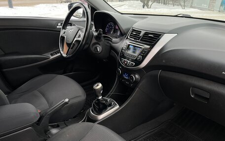 Hyundai Solaris II рестайлинг, 2014 год, 799 999 рублей, 23 фотография