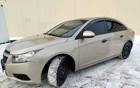 Chevrolet Cruze II, 2010 год, 900 000 рублей, 3 фотография