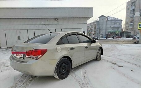 Chevrolet Cruze II, 2010 год, 900 000 рублей, 4 фотография