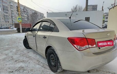 Chevrolet Cruze II, 2010 год, 900 000 рублей, 5 фотография