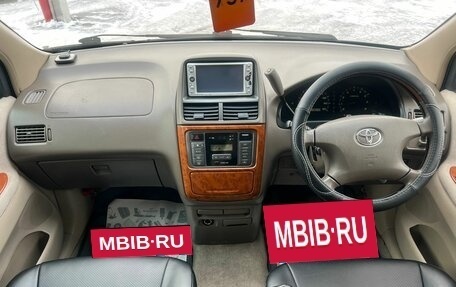 Toyota Gaia, 2003 год, 799 999 рублей, 16 фотография