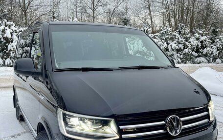 Volkswagen Multivan T6 рестайлинг, 2019 год, 6 300 000 рублей, 2 фотография