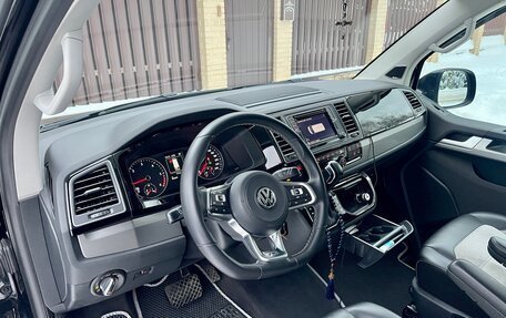 Volkswagen Multivan T6 рестайлинг, 2019 год, 6 300 000 рублей, 10 фотография