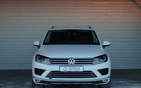 Volkswagen Touareg III, 2015 год, 3 345 000 рублей, 2 фотография