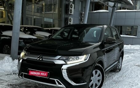 Mitsubishi Outlander III рестайлинг 3, 2019 год, 2 150 000 рублей, 1 фотография